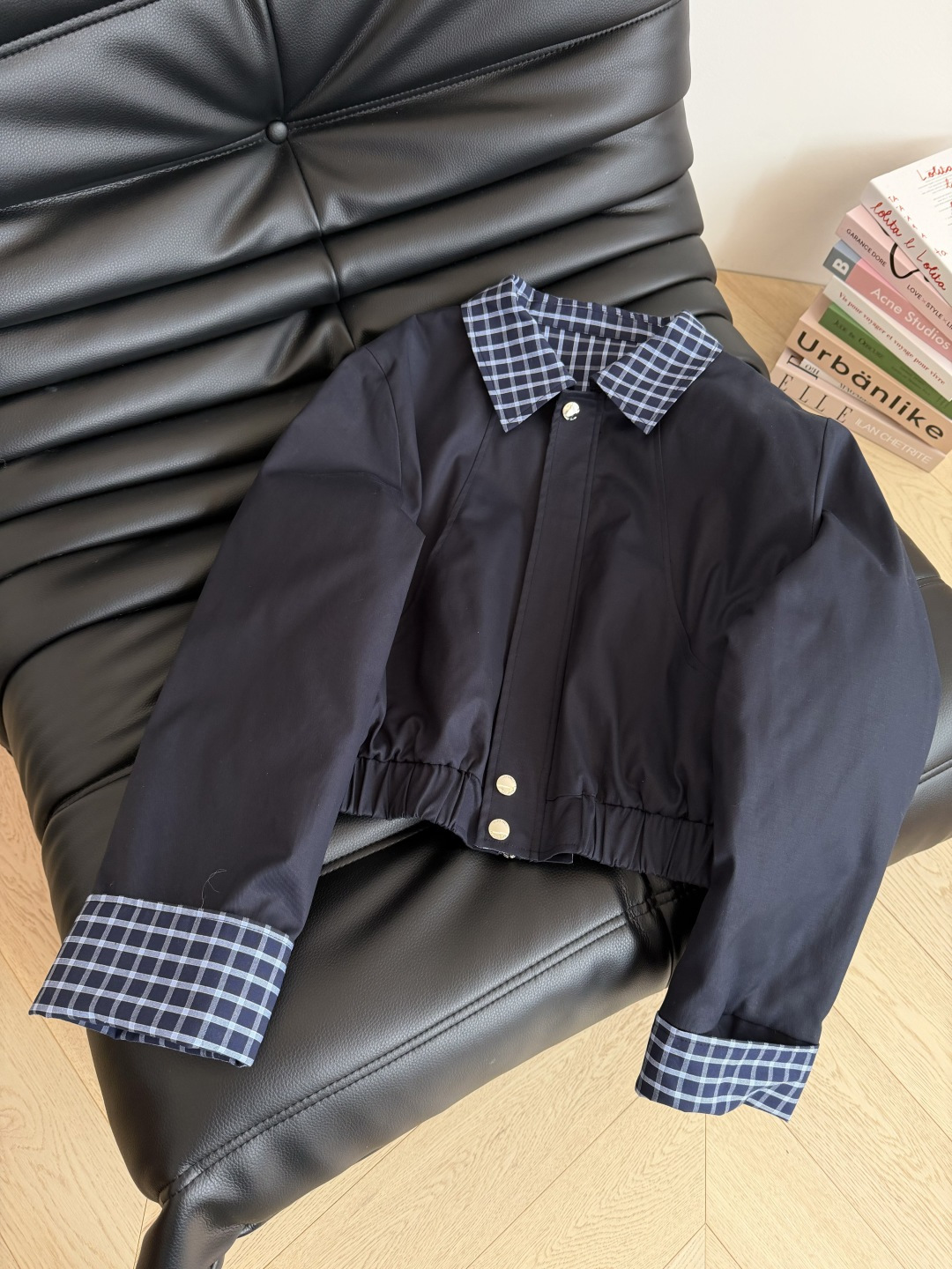 25秋冬 缪系格子拼接棉服套装 既要时髦又要温暖的穿搭公式 外套和半裙都是内里夹棉设计 短款外套搭配高腰