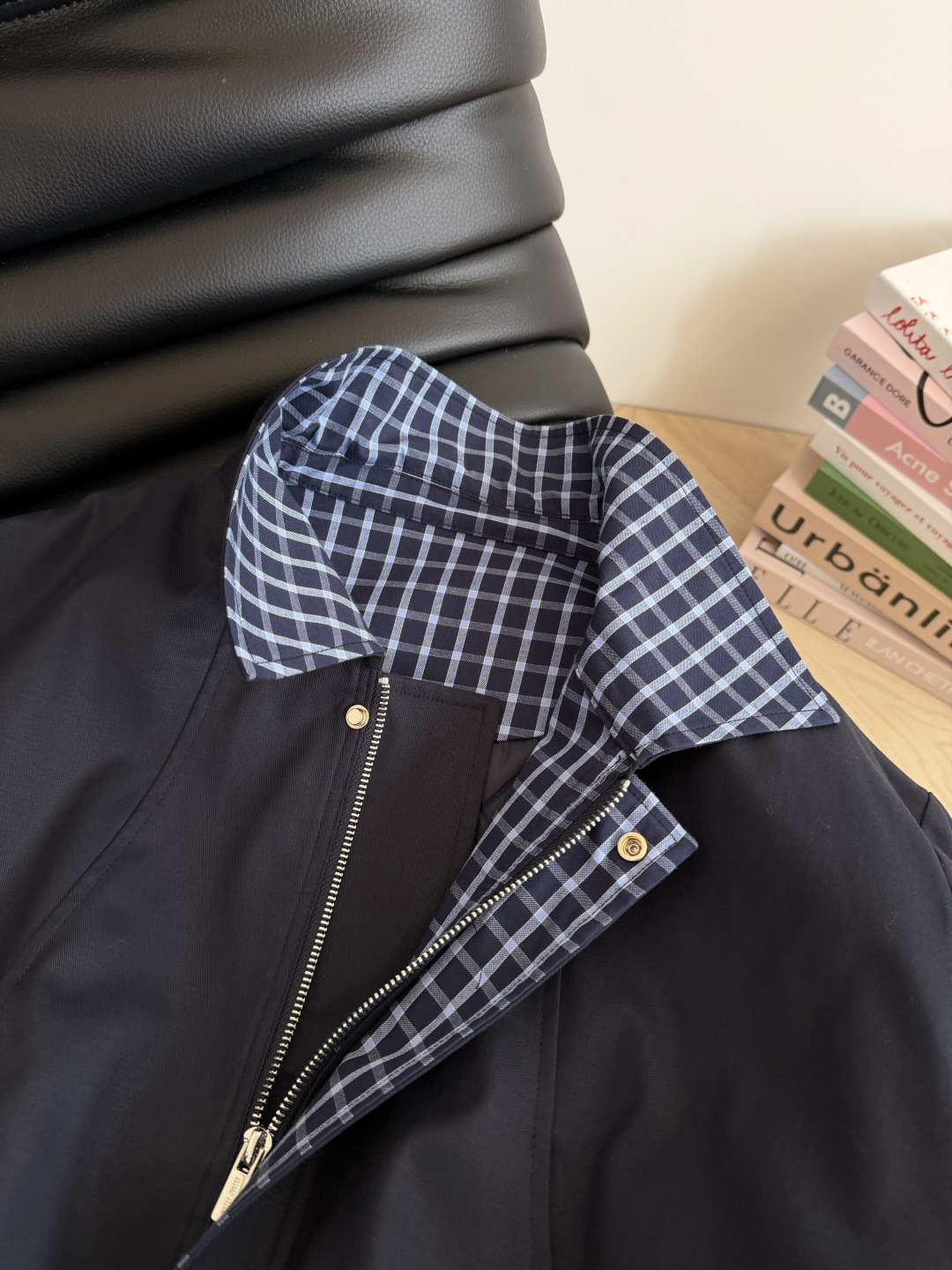 25秋冬 缪系格子拼接棉服套装 既要时髦又要温暖的穿搭公式 外套和半裙都是内里夹棉设计 短款外套搭配高腰