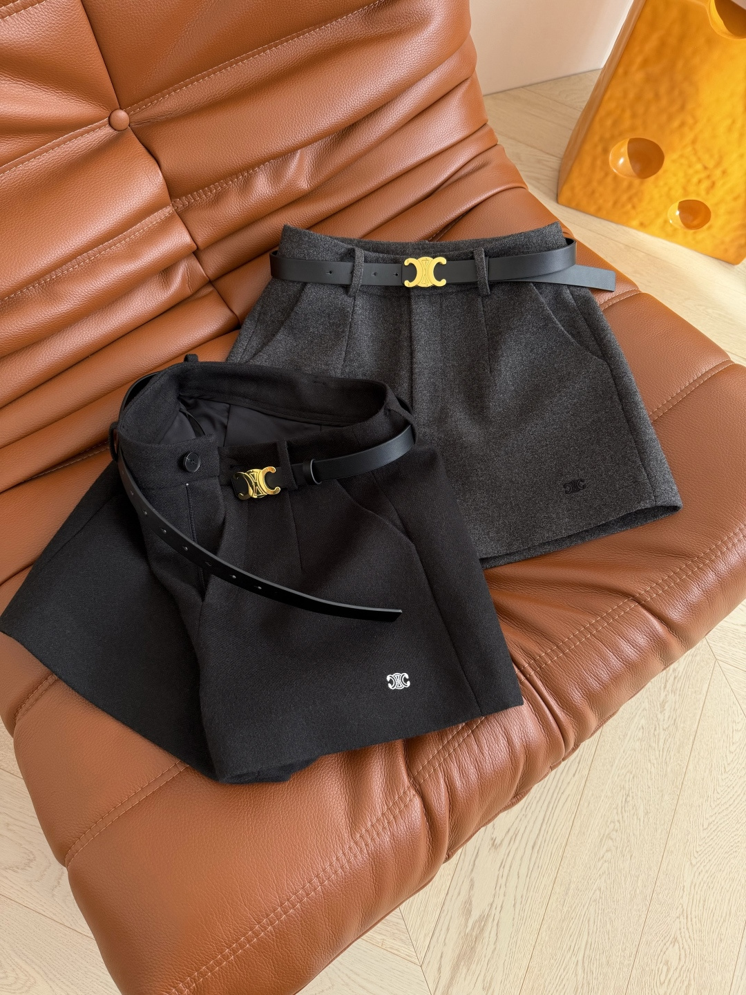 入冬必备毛呢短裤 25新款 凯旋门logo刺绣+腰带装饰羊毛呢短裤 显长腿穿搭 单穿搭配长靴或者裤袜还有