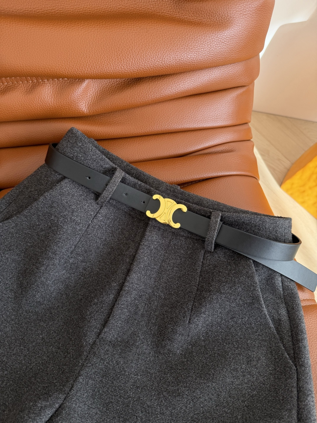 入冬必备毛呢短裤 25新款 凯旋门logo刺绣+腰带装饰羊毛呢短裤 显长腿穿搭 单穿搭配长靴或者裤袜还有