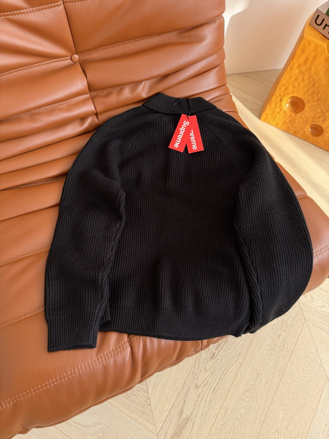 25FW新款 小字母logo刺绣装饰翻领Polo毛衣 薰衣草紫和纯黑色 冬季必备百搭款 单穿或者叠穿 美