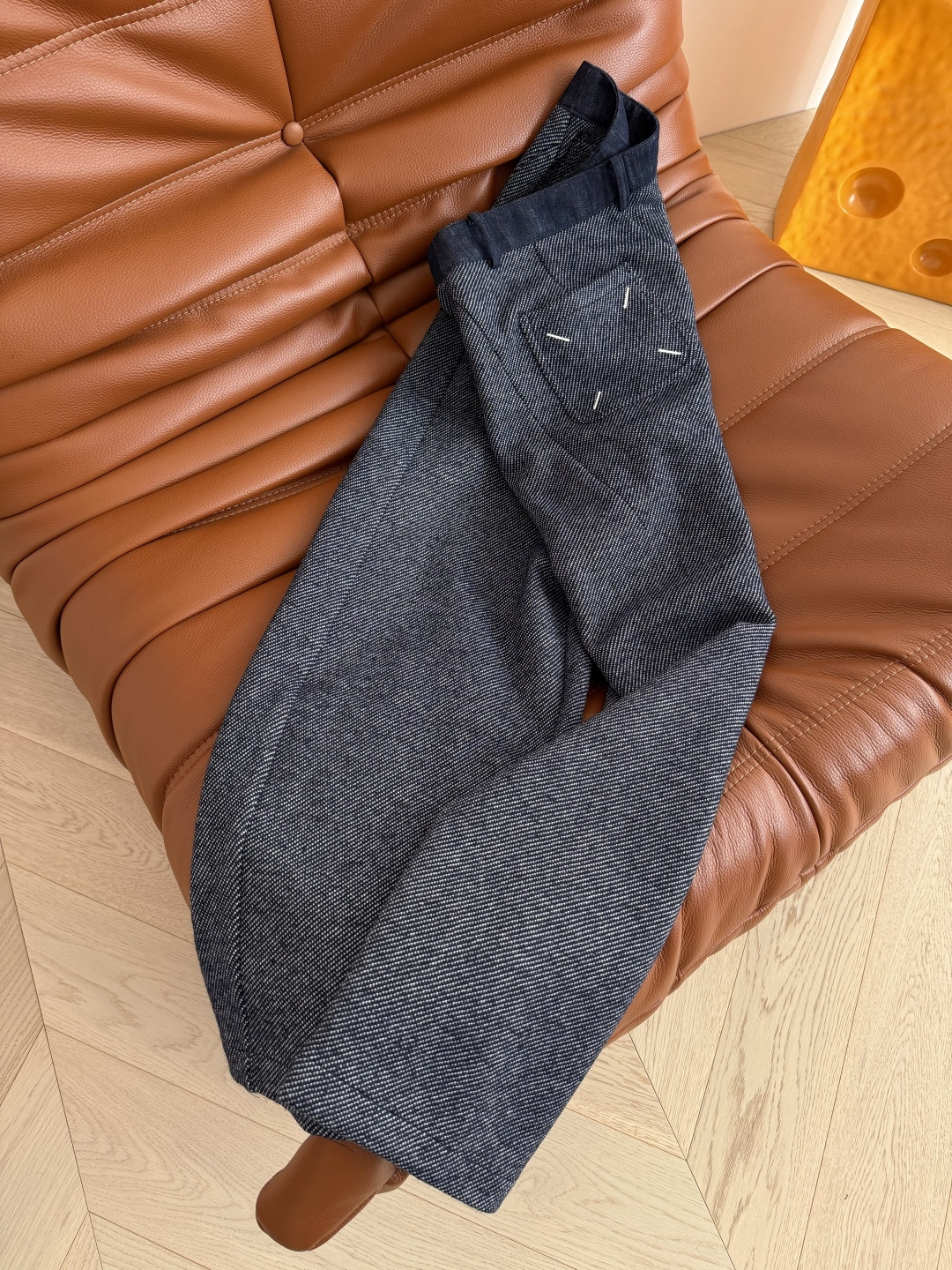 25秋冬 牛仔腰头拼接弯刀羊毛休闲裤 后背经典四角logo刺绣～面料是进口的加厚型羊毛面料 细看是波浪纹