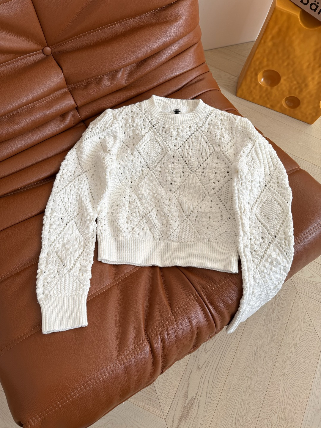 26早春新款 小蜜蜂刺绣CD珍珠扣针织系列 实物太好看了 重磅开发 小开衫+圆领上衣+背心一系列 单穿或