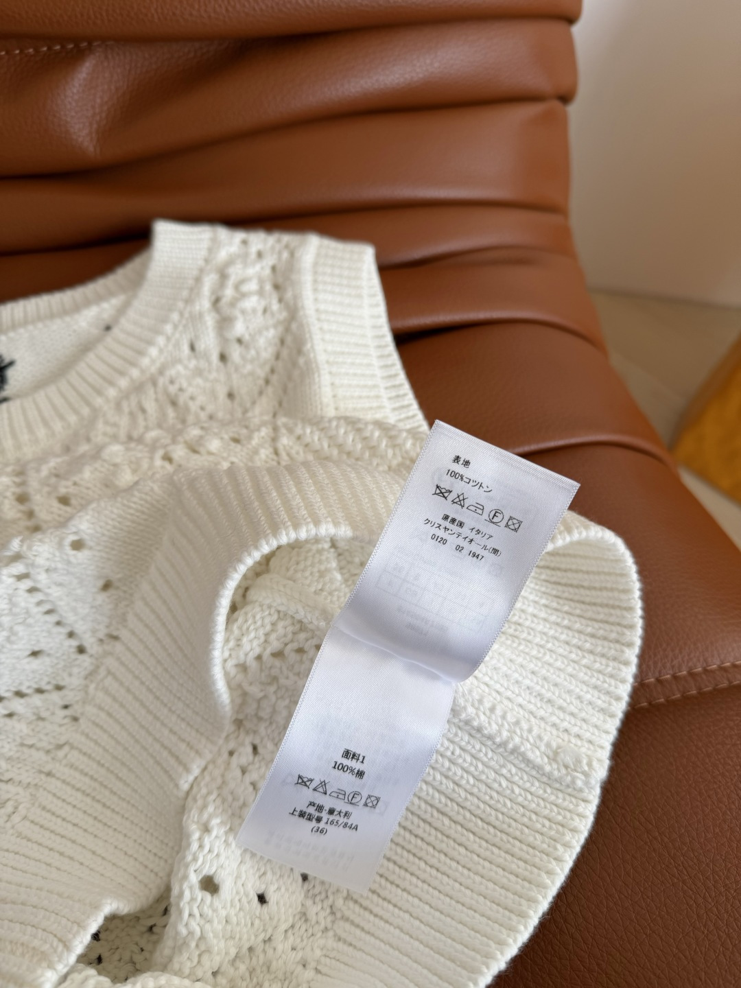 26早春新款 小蜜蜂刺绣CD珍珠扣针织系列 实物太好看了 重磅开发 小开衫+圆领上衣+背心一系列 单穿或