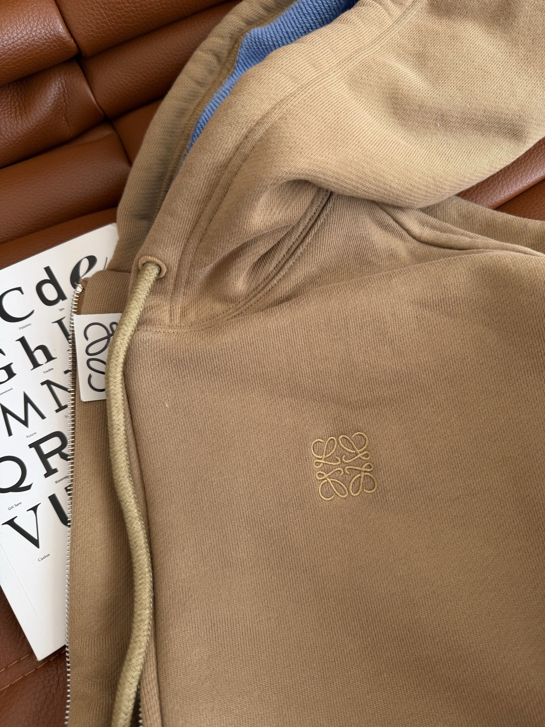 超好看的配色 25 新款 内外撞色设计卡其色拉链卫衣 卡其色拼蓝设计 大胆撞色 实物超级好看 时髦有活力