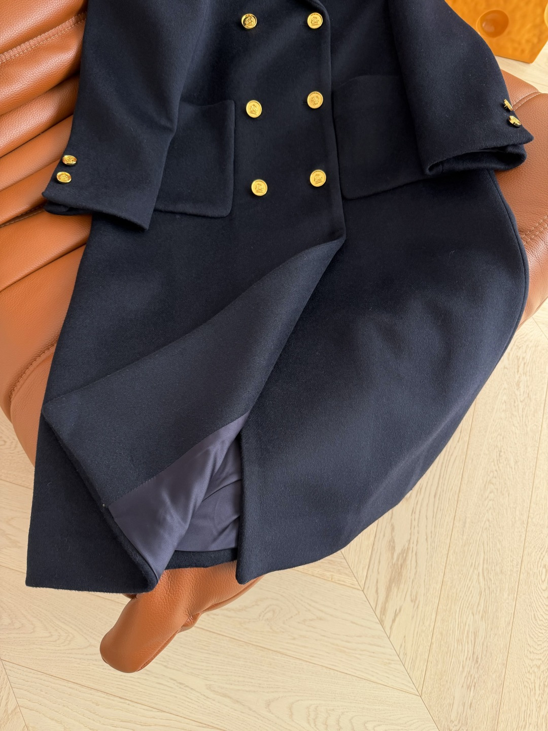 经典大气 25秋冬 重工进口印度丝工艺徽章装饰羊毛大衣 超好看的藏蓝色 超有气场 有质感显肤白 整个H型