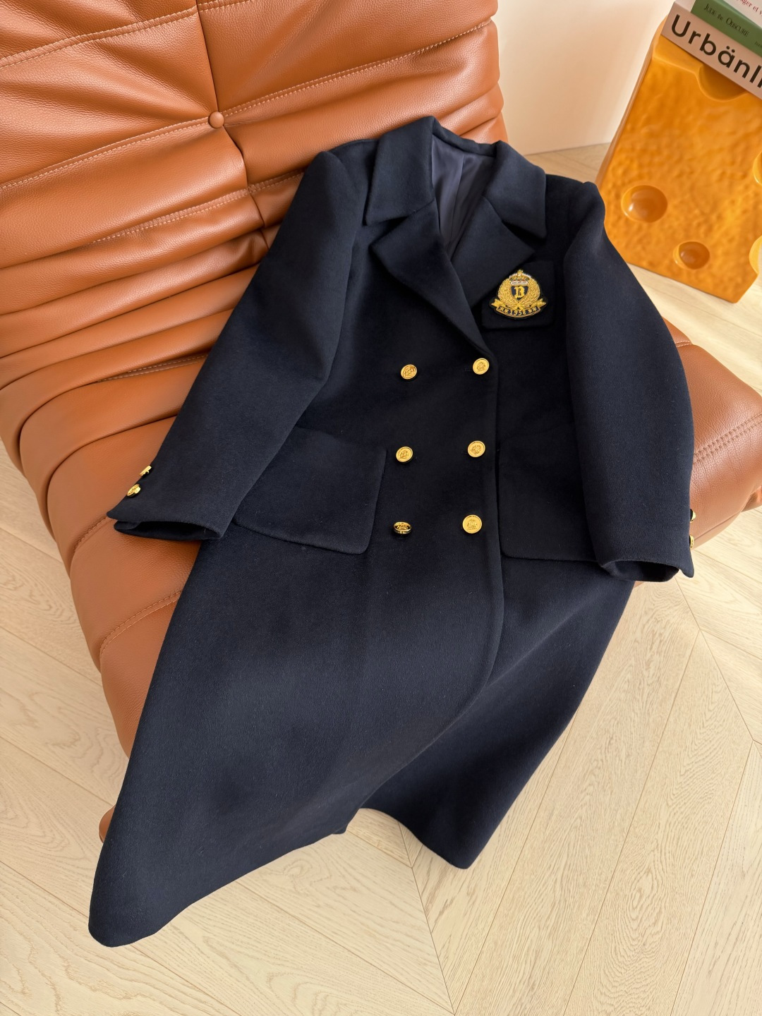 经典大气 25秋冬 重工进口印度丝工艺徽章装饰羊毛大衣 超好看的藏蓝色 超有气场 有质感显肤白 整个H型