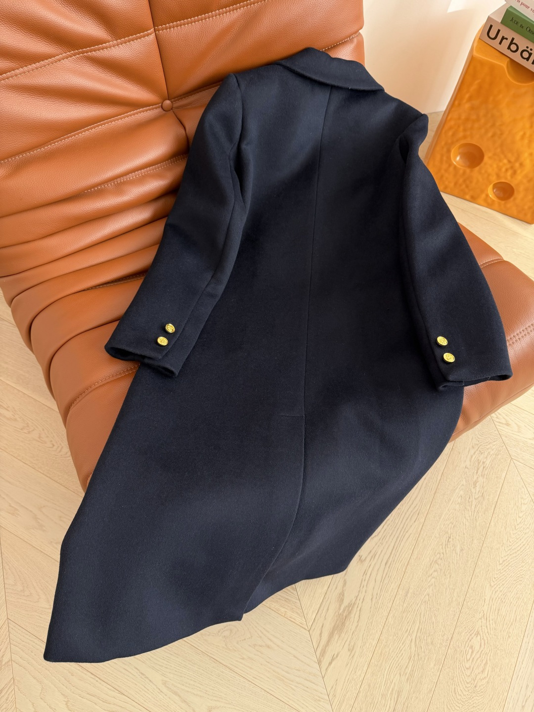 经典大气 25秋冬 重工进口印度丝工艺徽章装饰羊毛大衣 超好看的藏蓝色 超有气场 有质感显肤白 整个H型