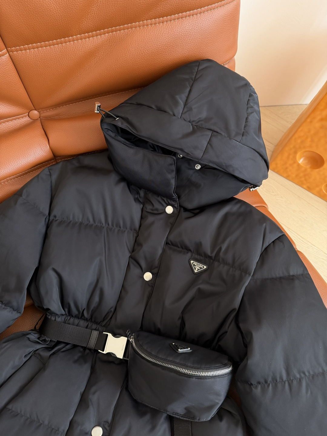 封神羽绒服 25秋冬 腰包设计连帽羽绒服 太好看了这一件 拒绝臃肿 收腰+系腰带设计 完美变身小蛮腰 既