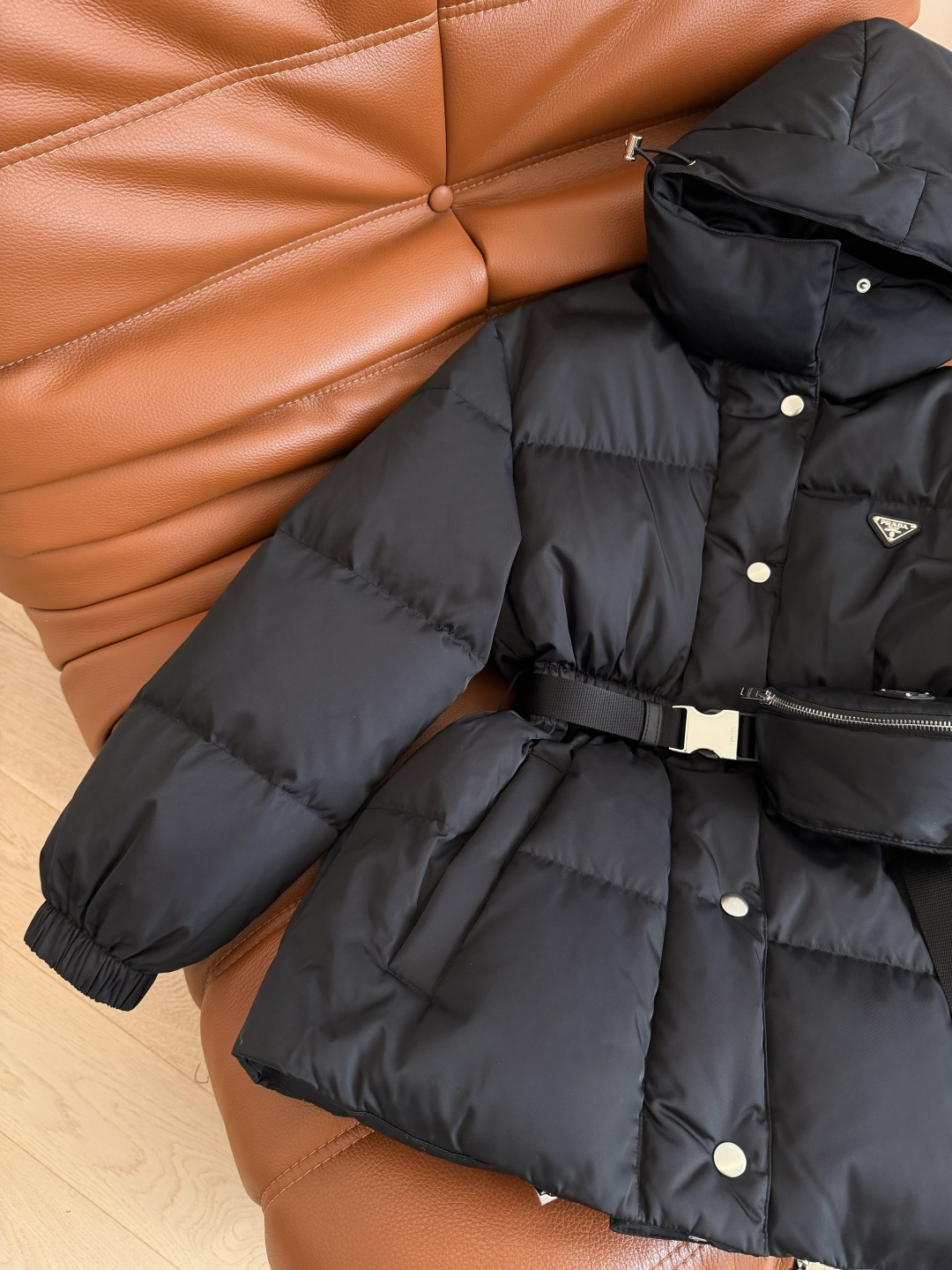 封神羽绒服 25秋冬 腰包设计连帽羽绒服 太好看了这一件 拒绝臃肿 收腰+系腰带设计 完美变身小蛮腰 既