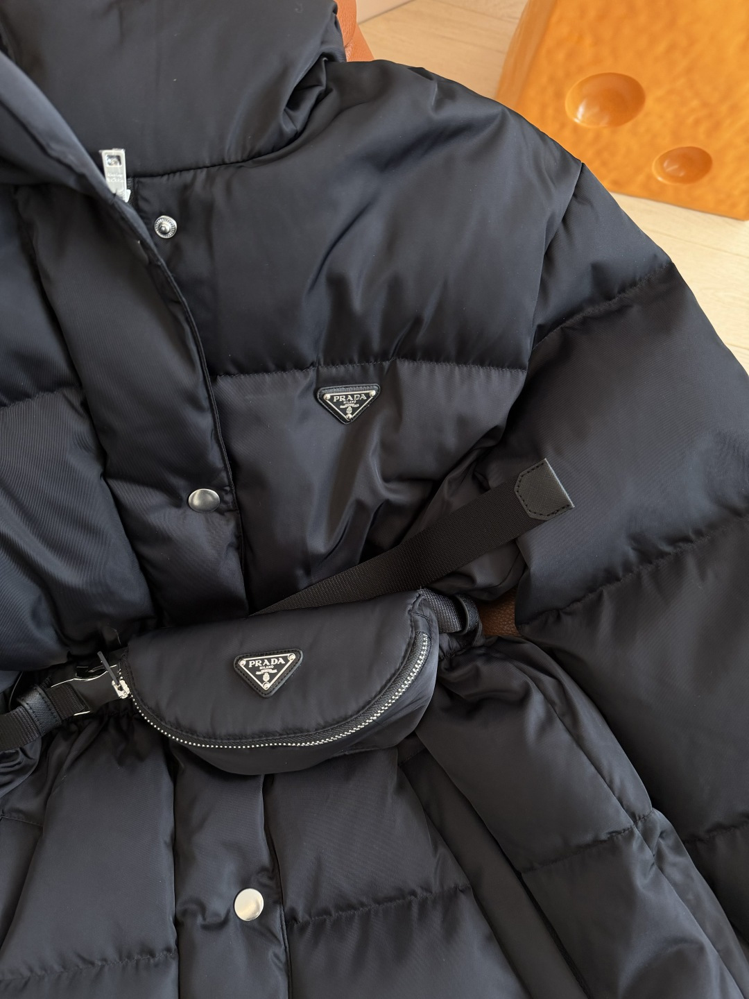 封神羽绒服 25秋冬 腰包设计连帽羽绒服 太好看了这一件 拒绝臃肿 收腰+系腰带设计 完美变身小蛮腰 既