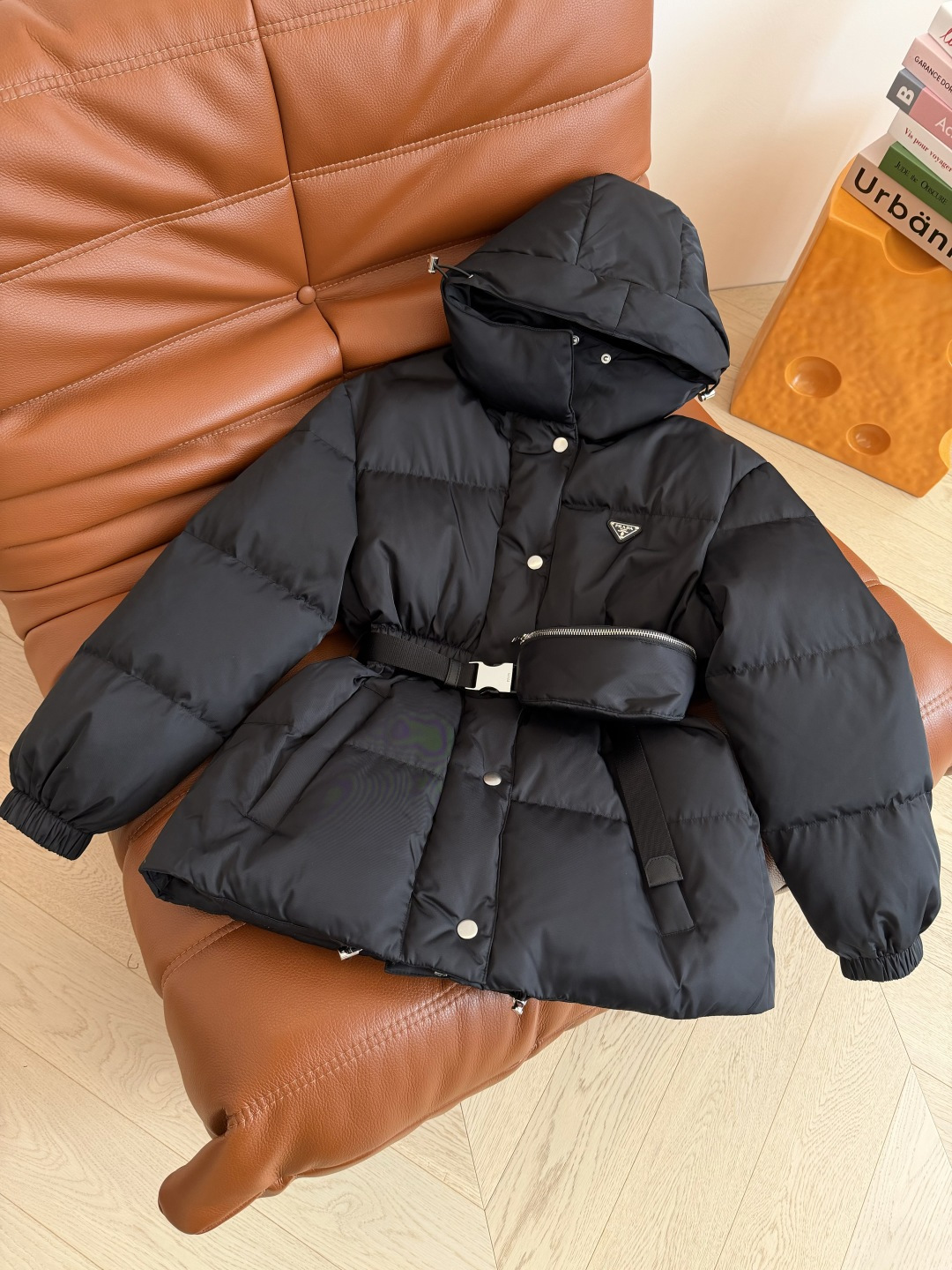 封神羽绒服 25秋冬 腰包设计连帽羽绒服 太好看了这一件 拒绝臃肿 收腰+系腰带设计 完美变身小蛮腰 既