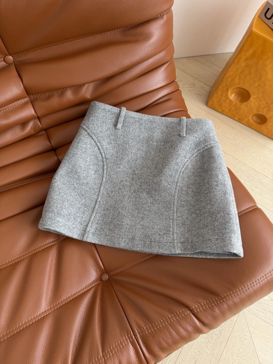 25秋冬 撞色可拆卸毛领装饰羊毛套装 冬季温暖和慵懒氛围感 很显气质的一套搭配 毛领夹克+高腰半裙 上身