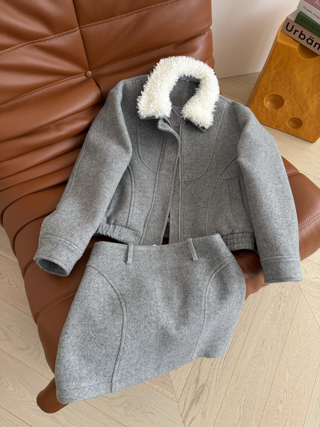 25秋冬 撞色可拆卸毛领装饰羊毛套装 冬季温暖和慵懒氛围感 很显气质的一套搭配 毛领夹克+高腰半裙 上身