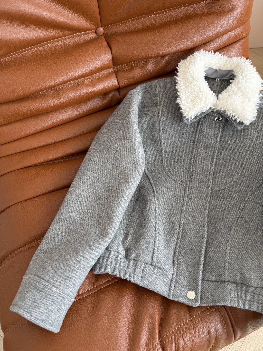 25秋冬 撞色可拆卸毛领装饰羊毛套装 冬季温暖和慵懒氛围感 很显气质的一套搭配 毛领夹克+高腰半裙 上身