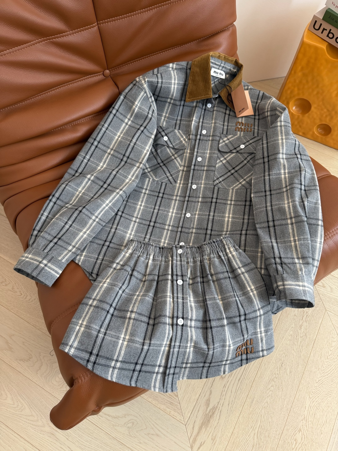 25秋冬🆕🆕英伦复古法兰绒格纹一套搭配 缪系穿搭 复古有型 采用定织开发的格纹面料 对格工艺做法 廓形衬