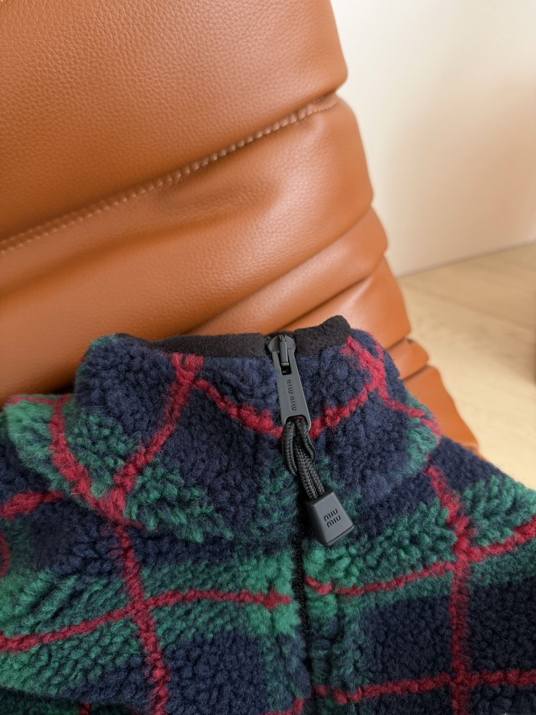 圣诞氛围感 时髦冬季 25 新款 复古格纹毛绒外套 廓形感拉链外套定制的羊毛毛绒面料 厚实又轻盈 保暖效