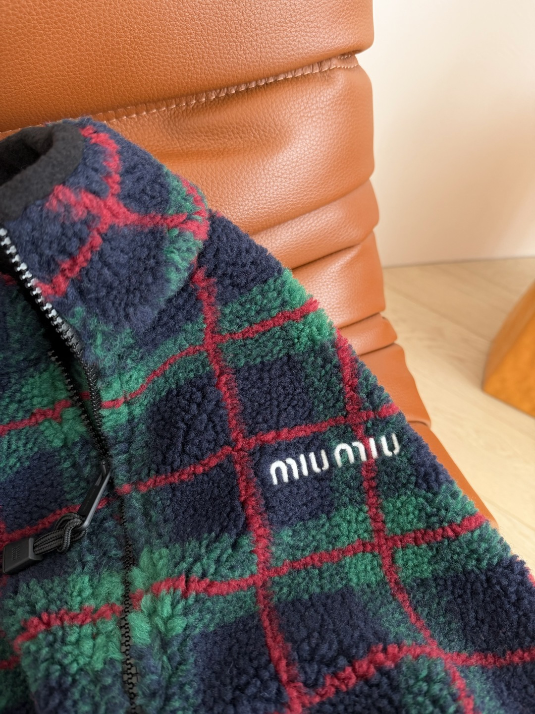 圣诞氛围感 时髦冬季 25 新款 复古格纹毛绒外套 廓形感拉链外套定制的羊毛毛绒面料 厚实又轻盈 保暖效