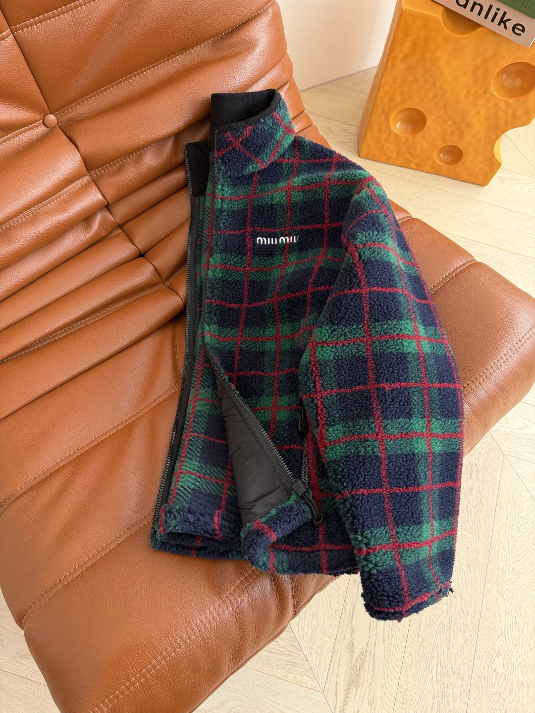 圣诞氛围感 时髦冬季 25 新款 复古格纹毛绒外套 廓形感拉链外套定制的羊毛毛绒面料 厚实又轻盈 保暖效