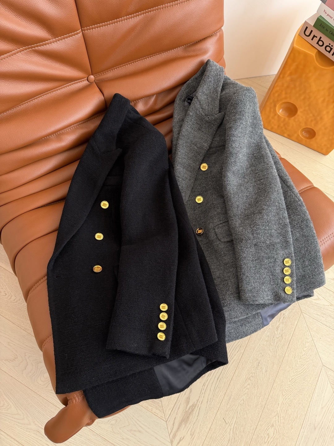 冬季羊毛西装 25新款 双排扣设计羊卷毛西装外套 高端局西装外套 采用羊卷毛面料 表面自带高级肌理感 轻