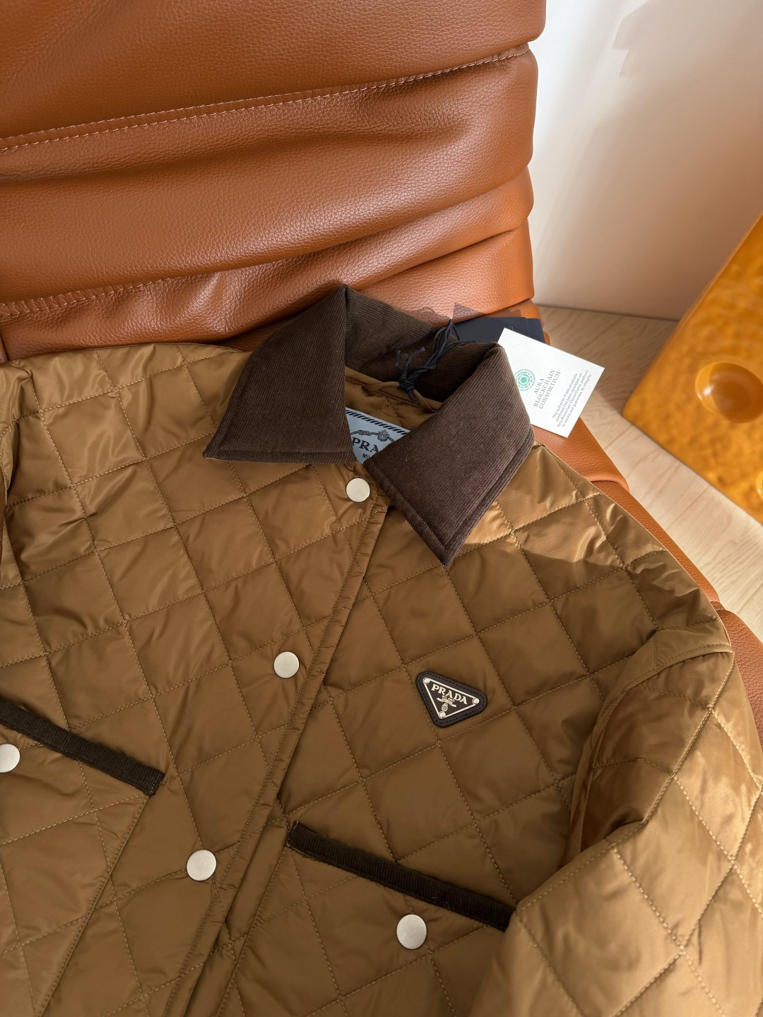 秋冬必备系列 25FW 三角标装饰 复古卡其棕菱格棉服外套 冬季的时髦感来自这一套 叠穿毛衣卫衣妥妥的入
