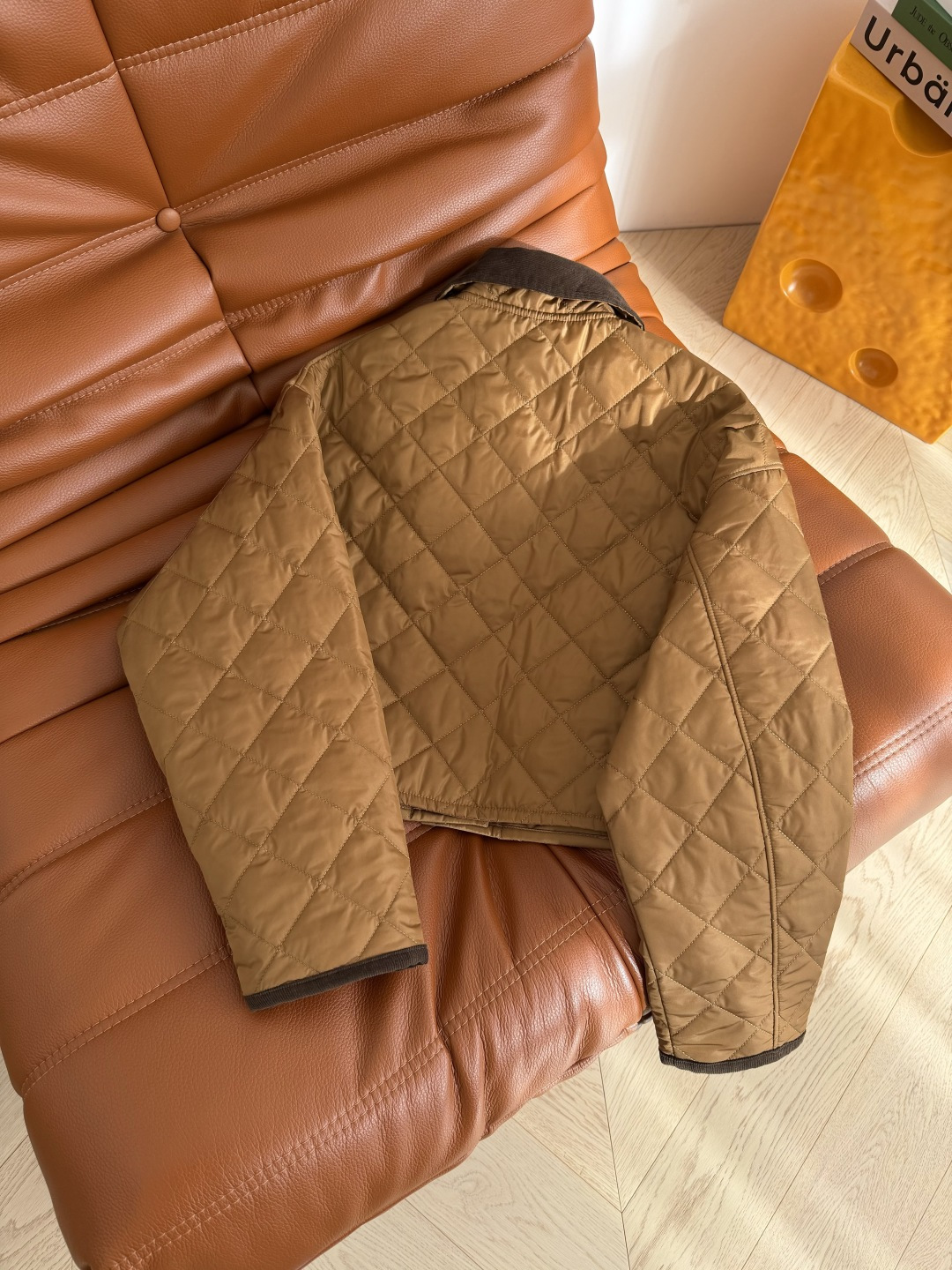 秋冬必备系列 25FW 三角标装饰 复古卡其棕菱格棉服外套 冬季的时髦感来自这一套 叠穿毛衣卫衣妥妥的入