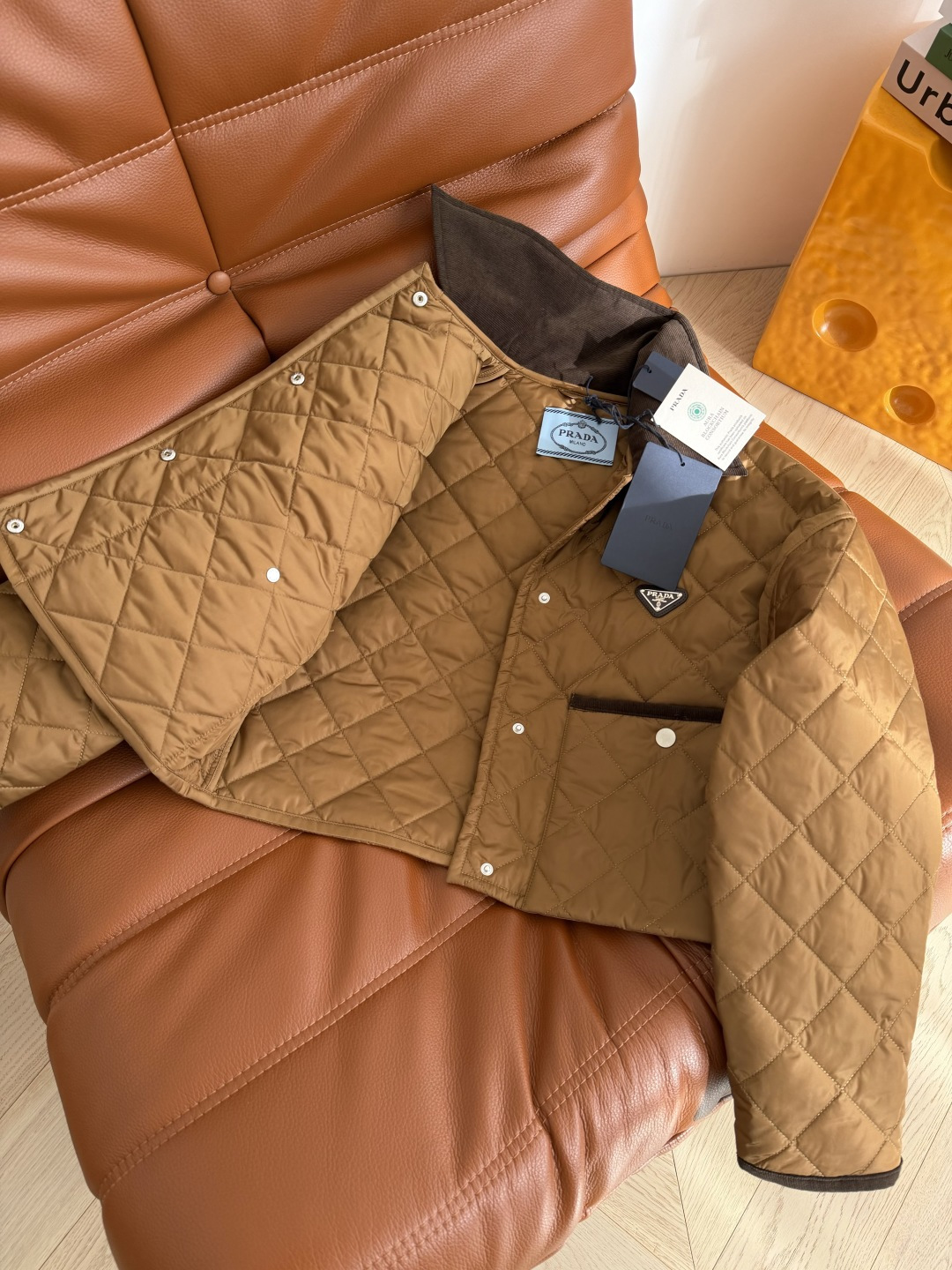 秋冬必备系列 25FW 三角标装饰 复古卡其棕菱格棉服外套 冬季的时髦感来自这一套 叠穿毛衣卫衣妥妥的入