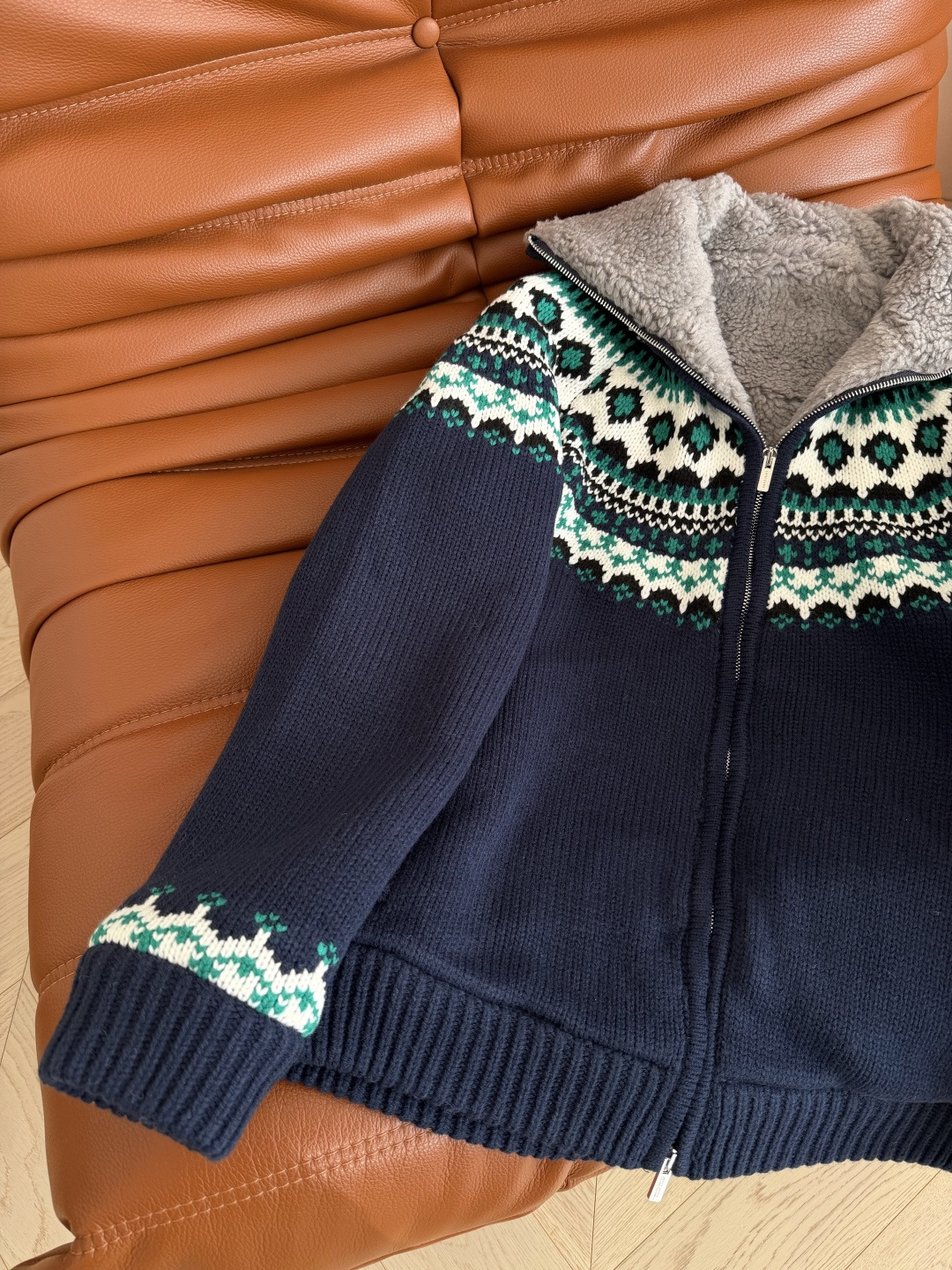 刘浩存同款 25新款 费尔岛图案开衫毛衣外套 满满的圣诞和节日氛围感 两面都可以穿 一面针织 一面毛绒 