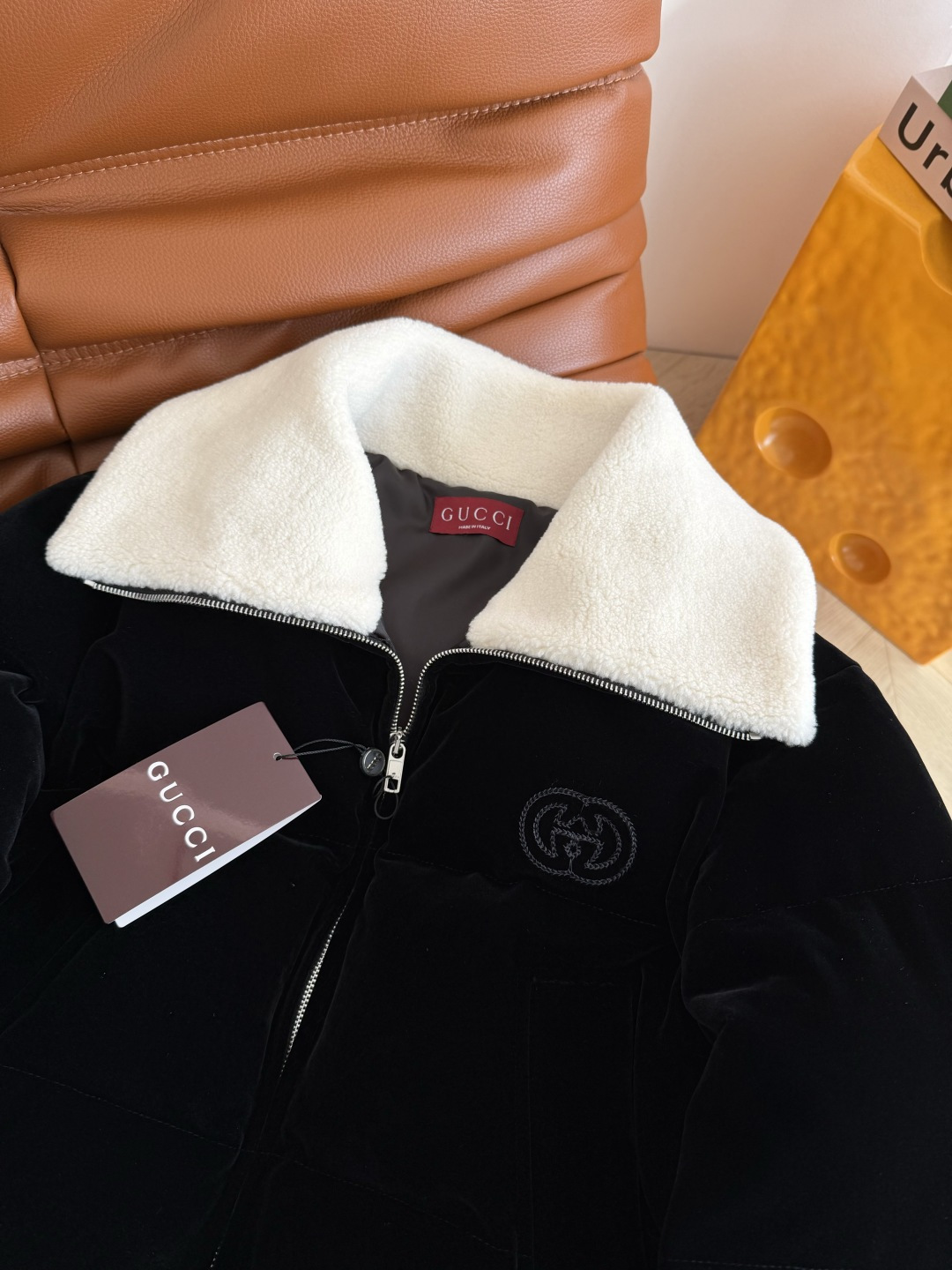 25新款 毛绒领子拼接丝绒棉服外套 时髦感up up的款式 短款的面包版型 上身显高不压身 衣身是丝绒面