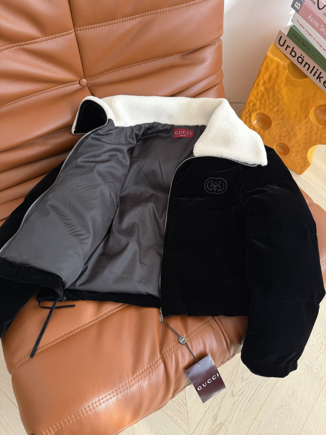 25新款 毛绒领子拼接丝绒棉服外套 时髦感up up的款式 短款的面包版型 上身显高不压身 衣身是丝绒面