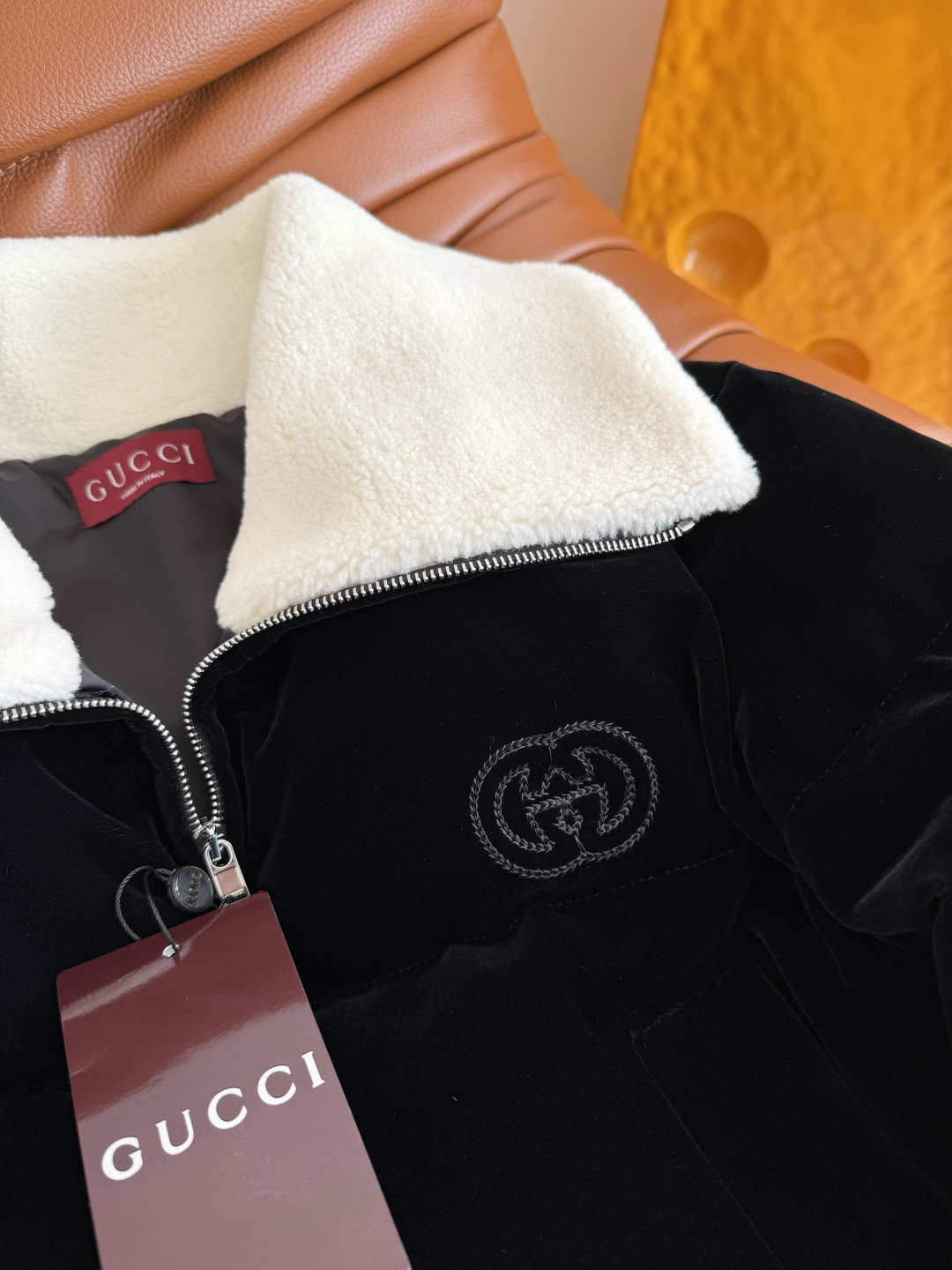 25新款 毛绒领子拼接丝绒棉服外套 时髦感up up的款式 短款的面包版型 上身显高不压身 衣身是丝绒面