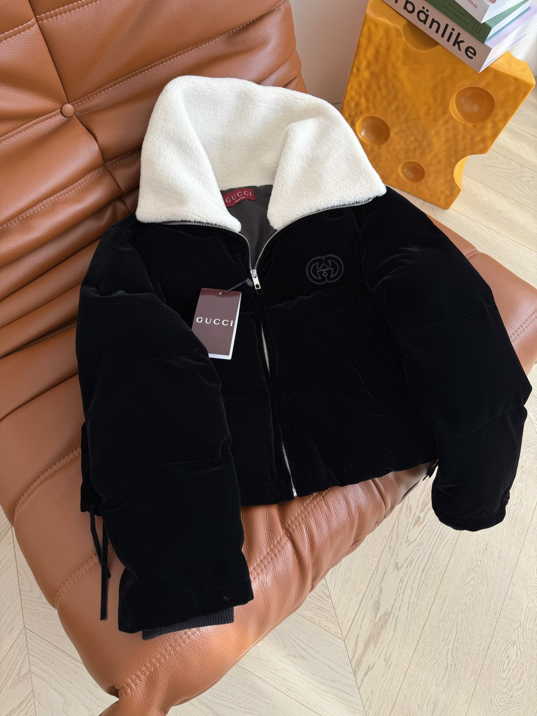 25新款 毛绒领子拼接丝绒棉服外套 时髦感up up的款式 短款的面包版型 上身显高不压身 衣身是丝绒面