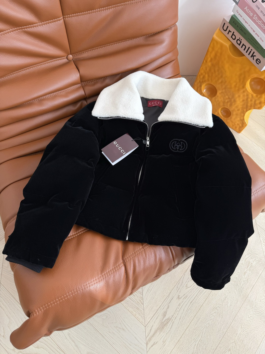 25新款 毛绒领子拼接丝绒棉服外套 时髦感up up的款式 短款的面包版型 上身显高不压身 衣身是丝绒面