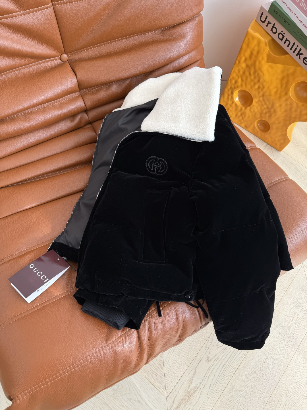 25新款 毛绒领子拼接丝绒棉服外套 时髦感up up的款式 短款的面包版型 上身显高不压身 衣身是丝绒面