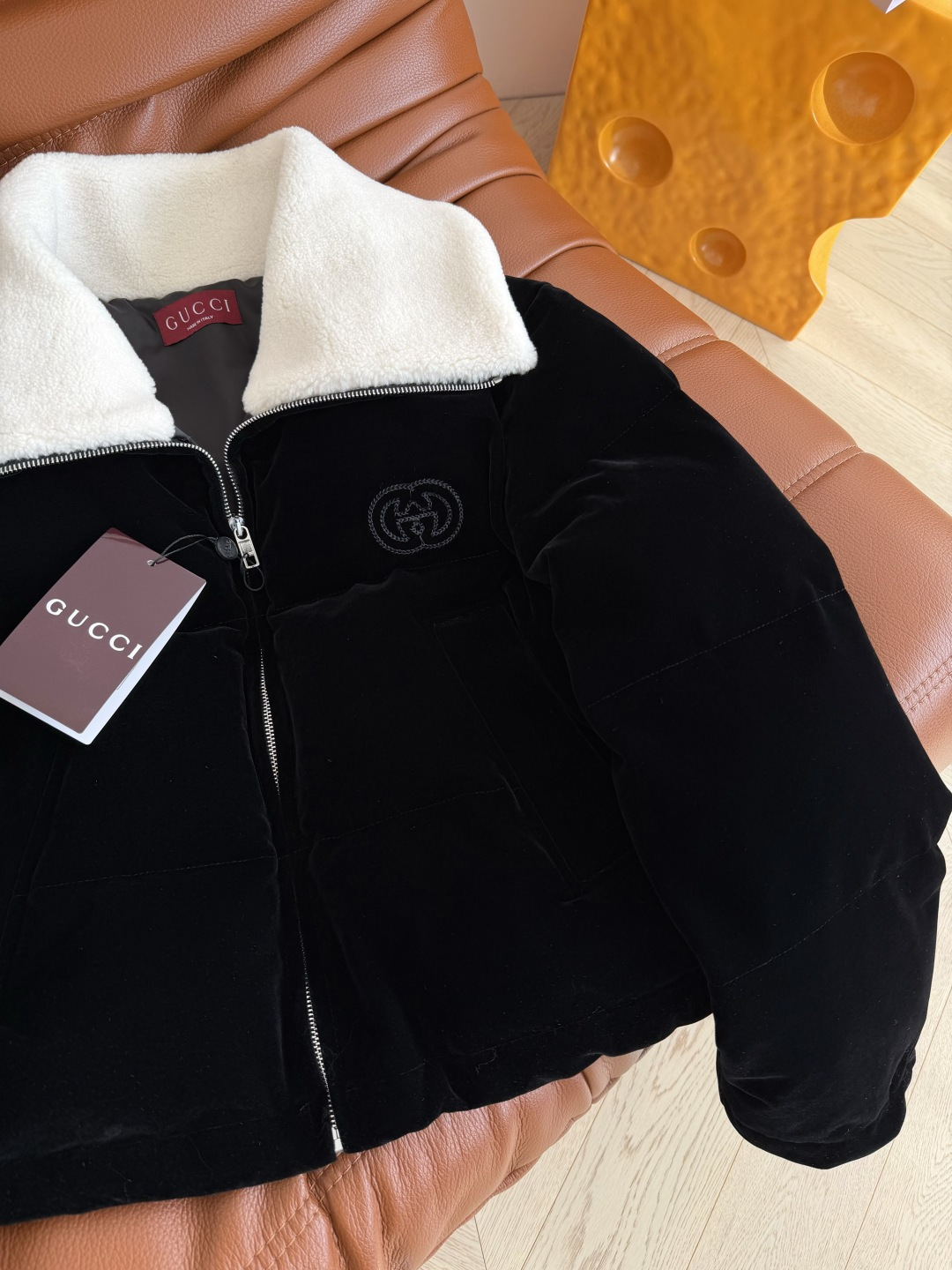 25新款 毛绒领子拼接丝绒棉服外套 时髦感up up的款式 短款的面包版型 上身显高不压身 衣身是丝绒面