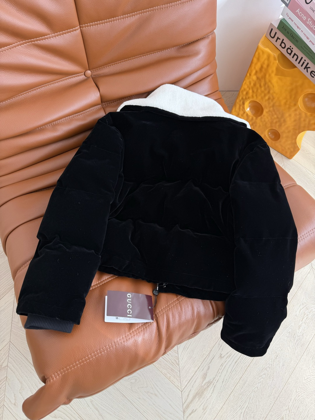 25新款 毛绒领子拼接丝绒棉服外套 时髦感up up的款式 短款的面包版型 上身显高不压身 衣身是丝绒面