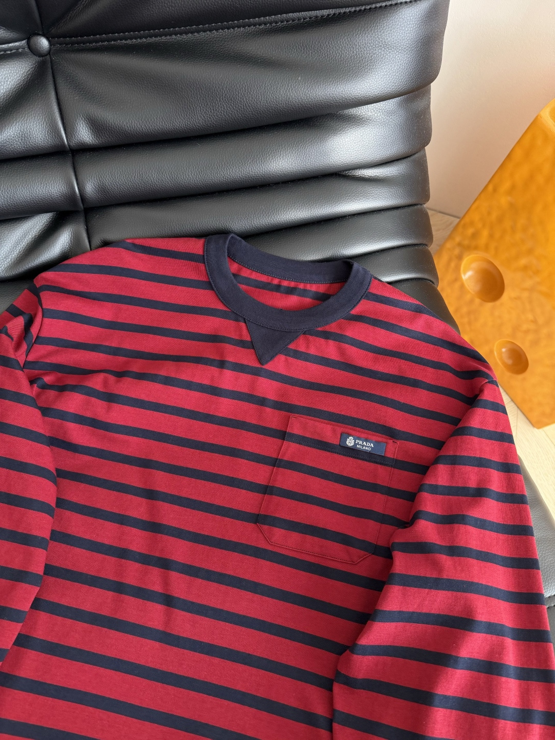 圣诞红 25新款 字母徽标装饰条纹T恤 单穿内搭 妥妥的百搭款 慵懒随意的条纹 暗红和藏蓝色配色很好看 