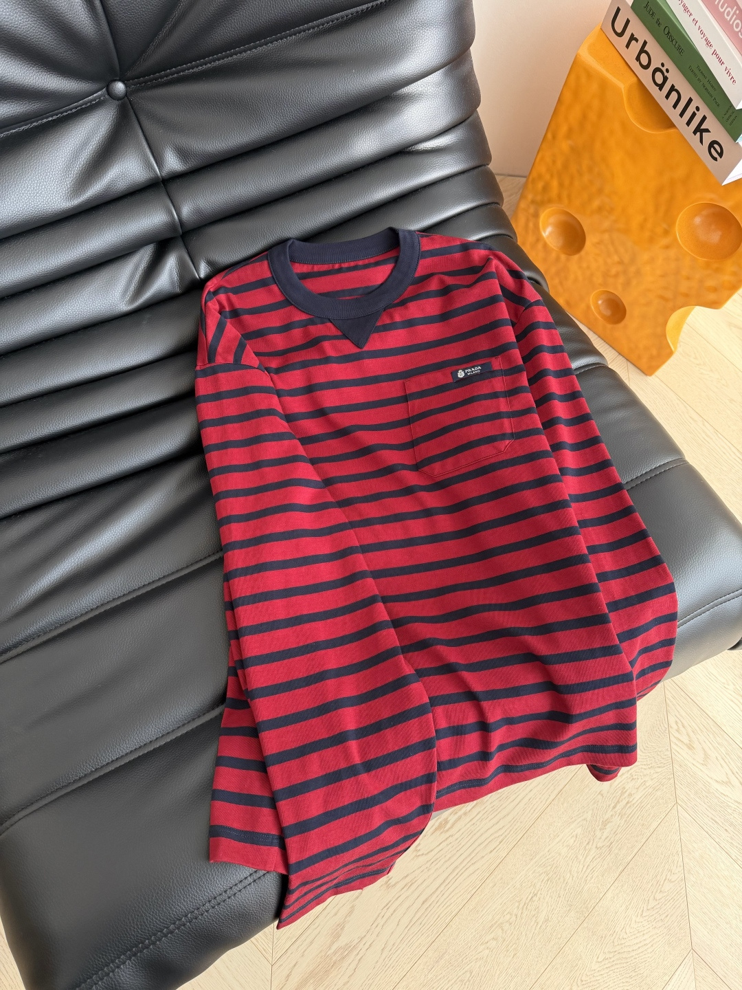 圣诞红 25新款 字母徽标装饰条纹T恤 单穿内搭 妥妥的百搭款 慵懒随意的条纹 暗红和藏蓝色配色很好看 