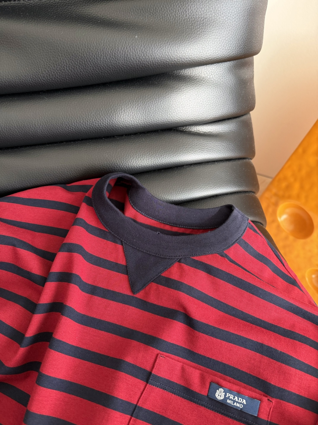 圣诞红 25新款 字母徽标装饰条纹T恤 单穿内搭 妥妥的百搭款 慵懒随意的条纹 暗红和藏蓝色配色很好看 