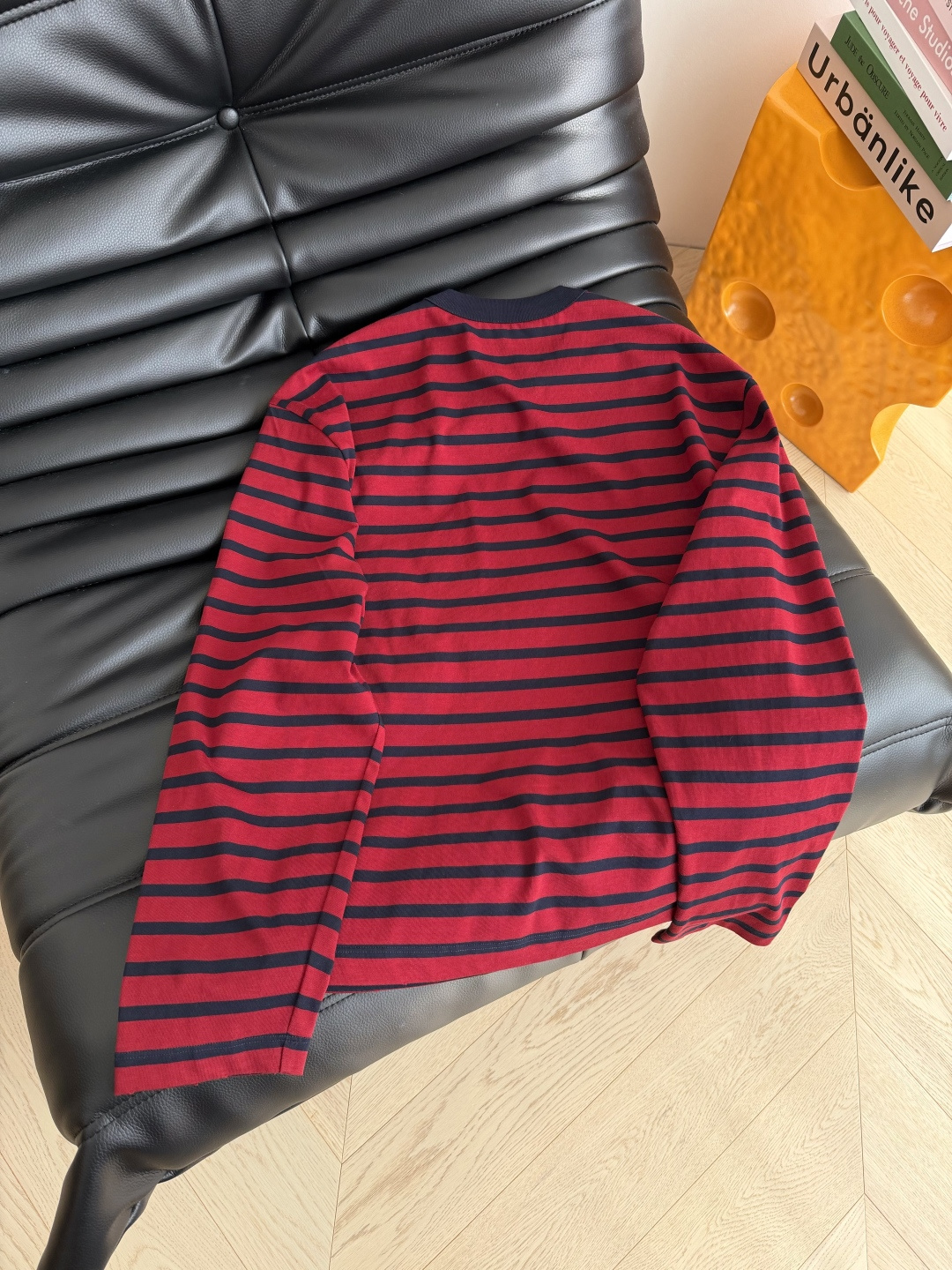 圣诞红 25新款 字母徽标装饰条纹T恤 单穿内搭 妥妥的百搭款 慵懒随意的条纹 暗红和藏蓝色配色很好看 