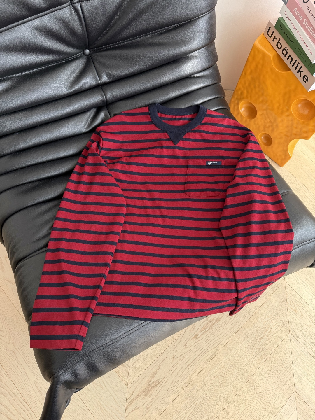 圣诞红 25新款 字母徽标装饰条纹T恤 单穿内搭 妥妥的百搭款 慵懒随意的条纹 暗红和藏蓝色配色很好看 