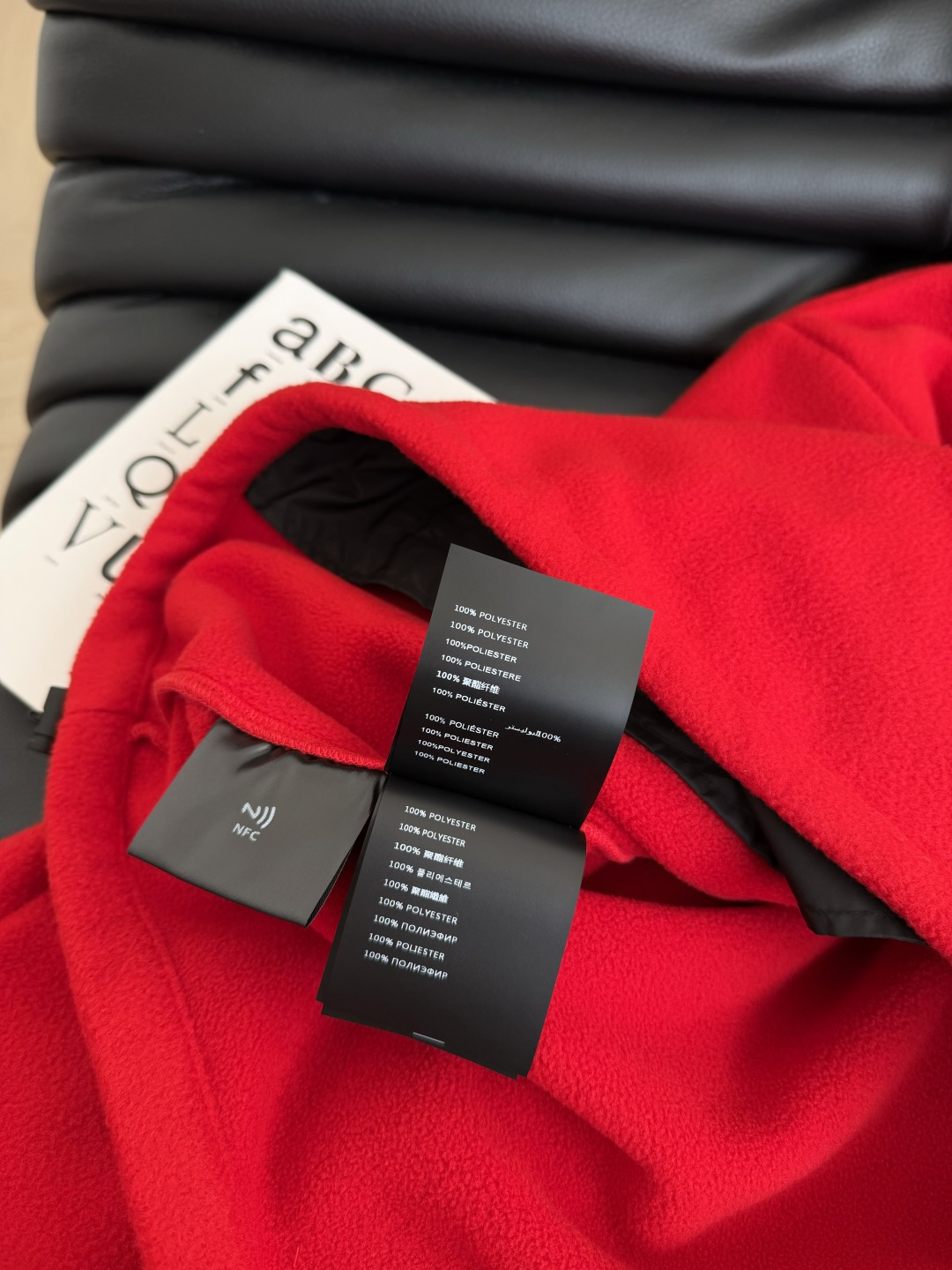 刘浩存同款 25FW 小字母logo设计摇粒绒红色外套 圣诞和新年必备的款式 满满的节日氛围感 时髦感也