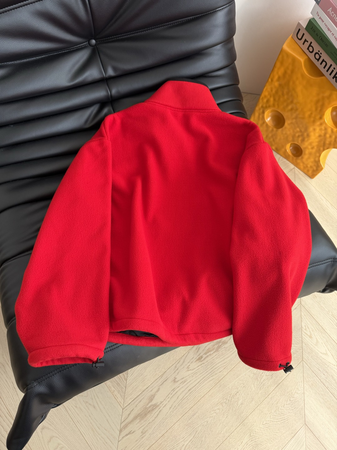 刘浩存同款 25FW 小字母logo设计摇粒绒红色外套 圣诞和新年必备的款式 满满的节日氛围感 时髦感也