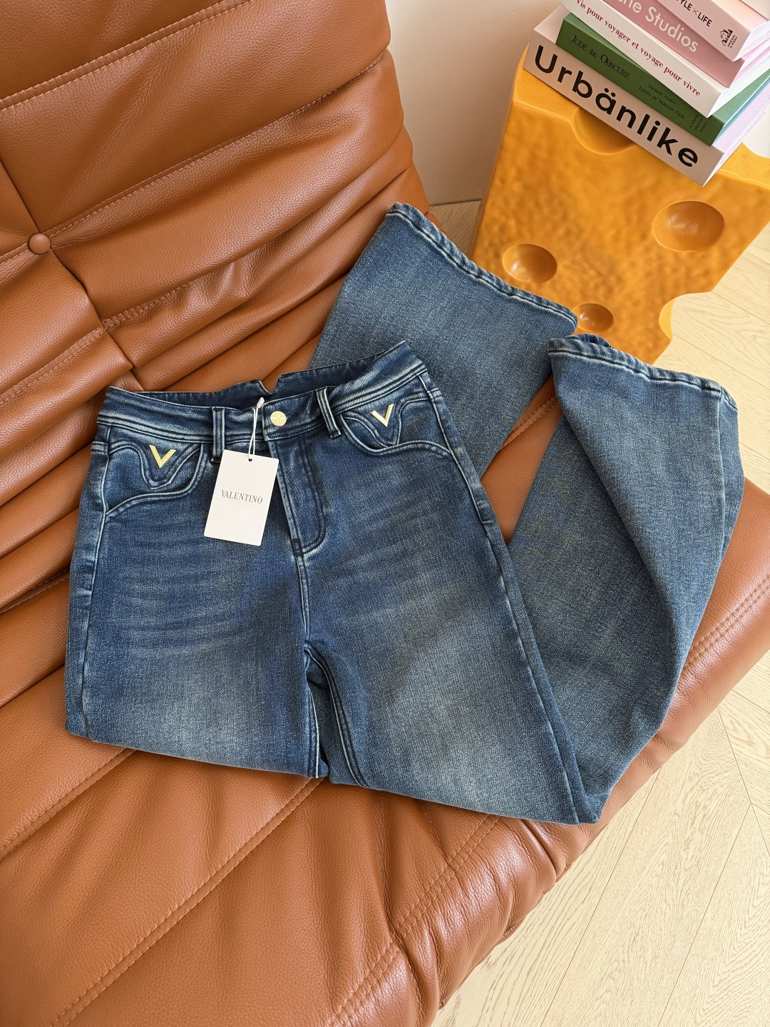 实穿显腿长 25新款 V扣小金属装饰微喇加绒牛仔裤 实穿第一名 内里加绒设计 巨保暖 微喇的版型 面料带