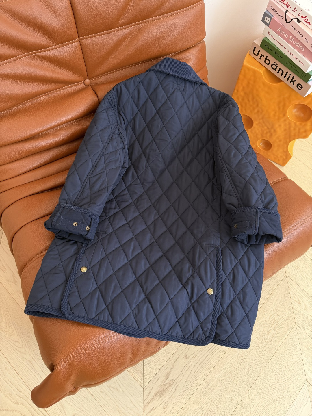 超实穿的中长款棉服 25新品 小马刺绣菱格棉服外套 复古灯芯绒领子拼接 一整个时髦又复古的气息 中长款的