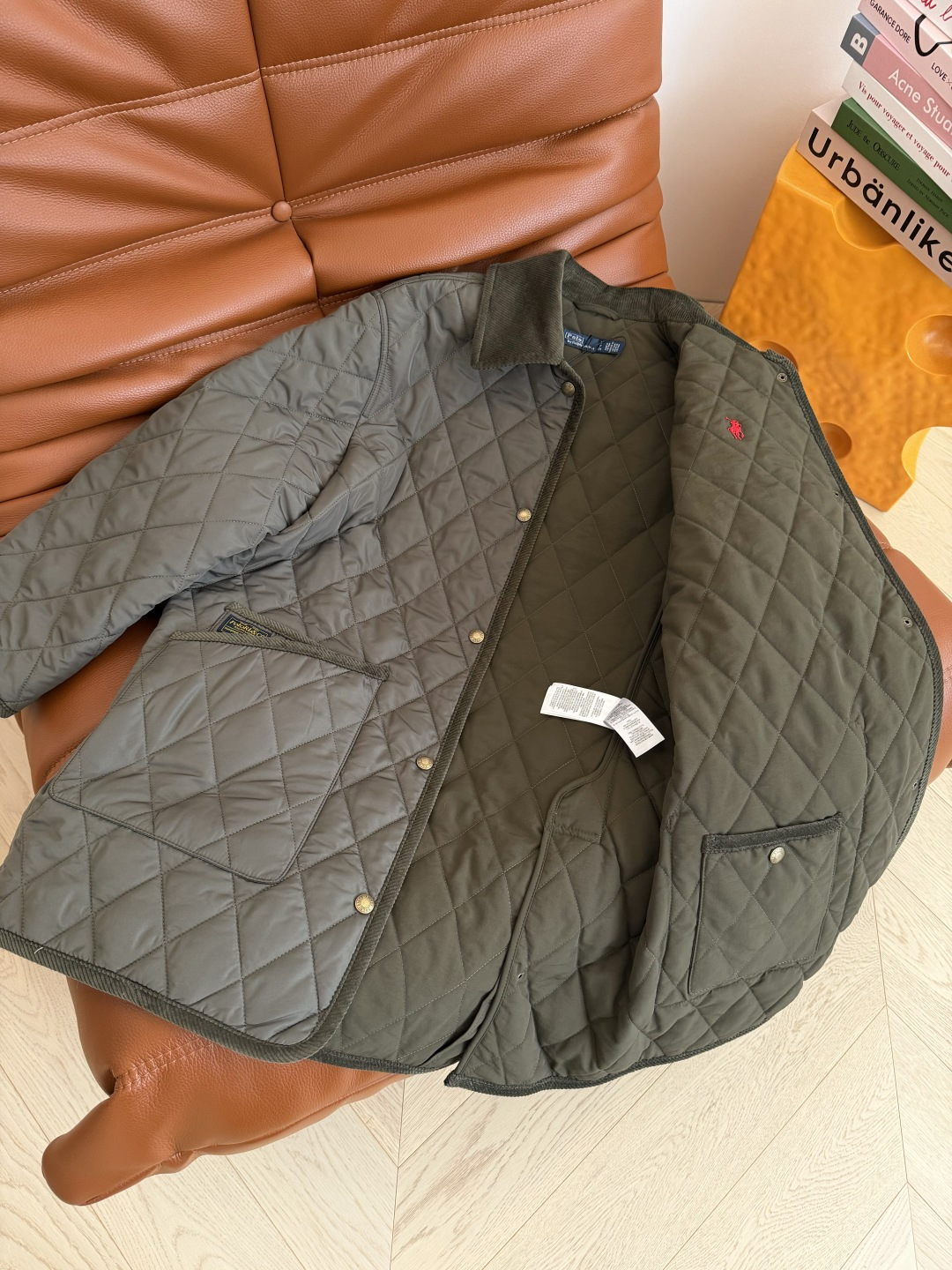 超实穿的中长款棉服 25新品 小马刺绣菱格棉服外套 复古灯芯绒领子拼接 一整个时髦又复古的气息 中长款的