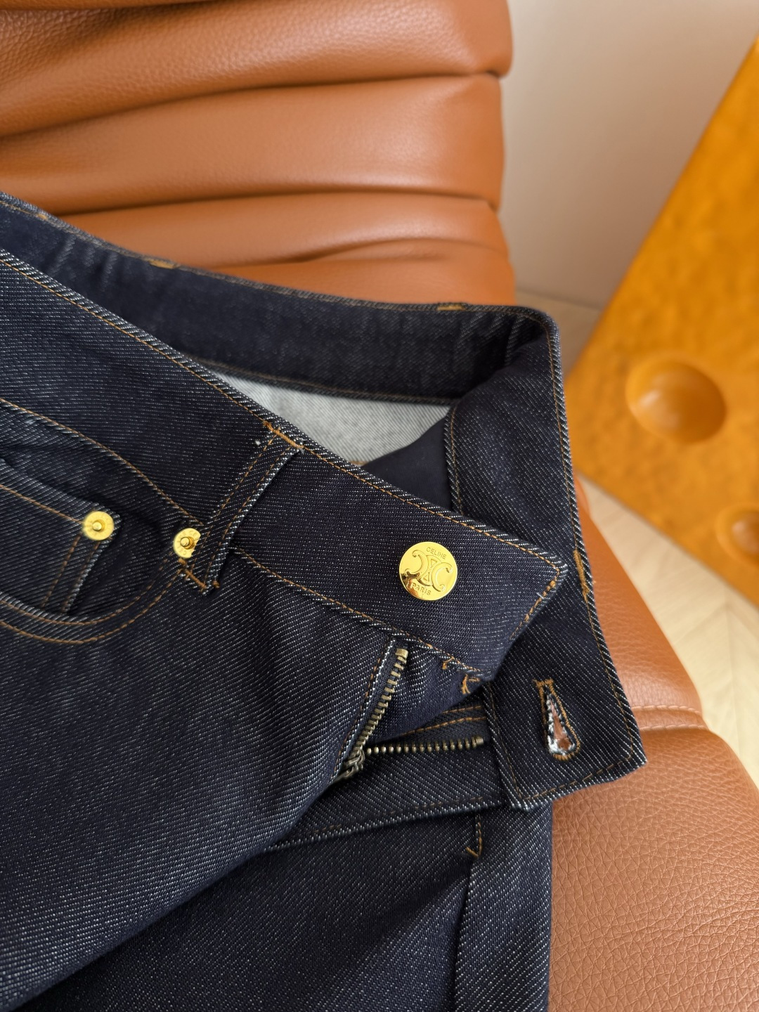 26早春新款 长腿精必备款 凯旋门图案刺绣装饰微喇牛仔裤 原色的牛仔超级百搭 百穿不厌 是永远不会过时的