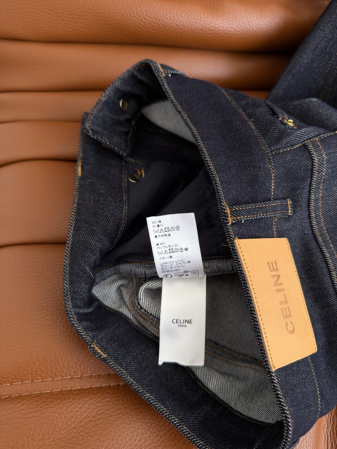 26早春新款 长腿精必备款 凯旋门图案刺绣装饰微喇牛仔裤 原色的牛仔超级百搭 百穿不厌 是永远不会过时的