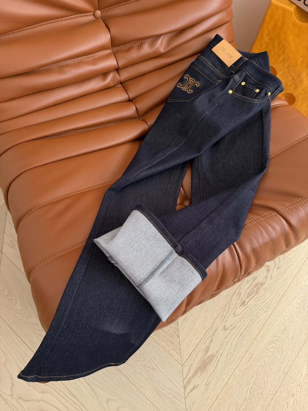 26早春新款 长腿精必备款 凯旋门图案刺绣装饰微喇牛仔裤 原色的牛仔超级百搭 百穿不厌 是永远不会过时的