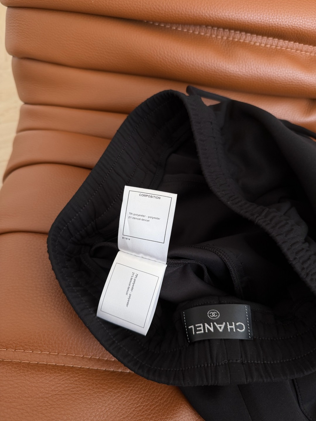 26早春系列 双c图案刺绣休闲裤 日常推荐款 超级好穿又好搭配 直筒的裤型 轻松显腿长 各种百搭 绝对是